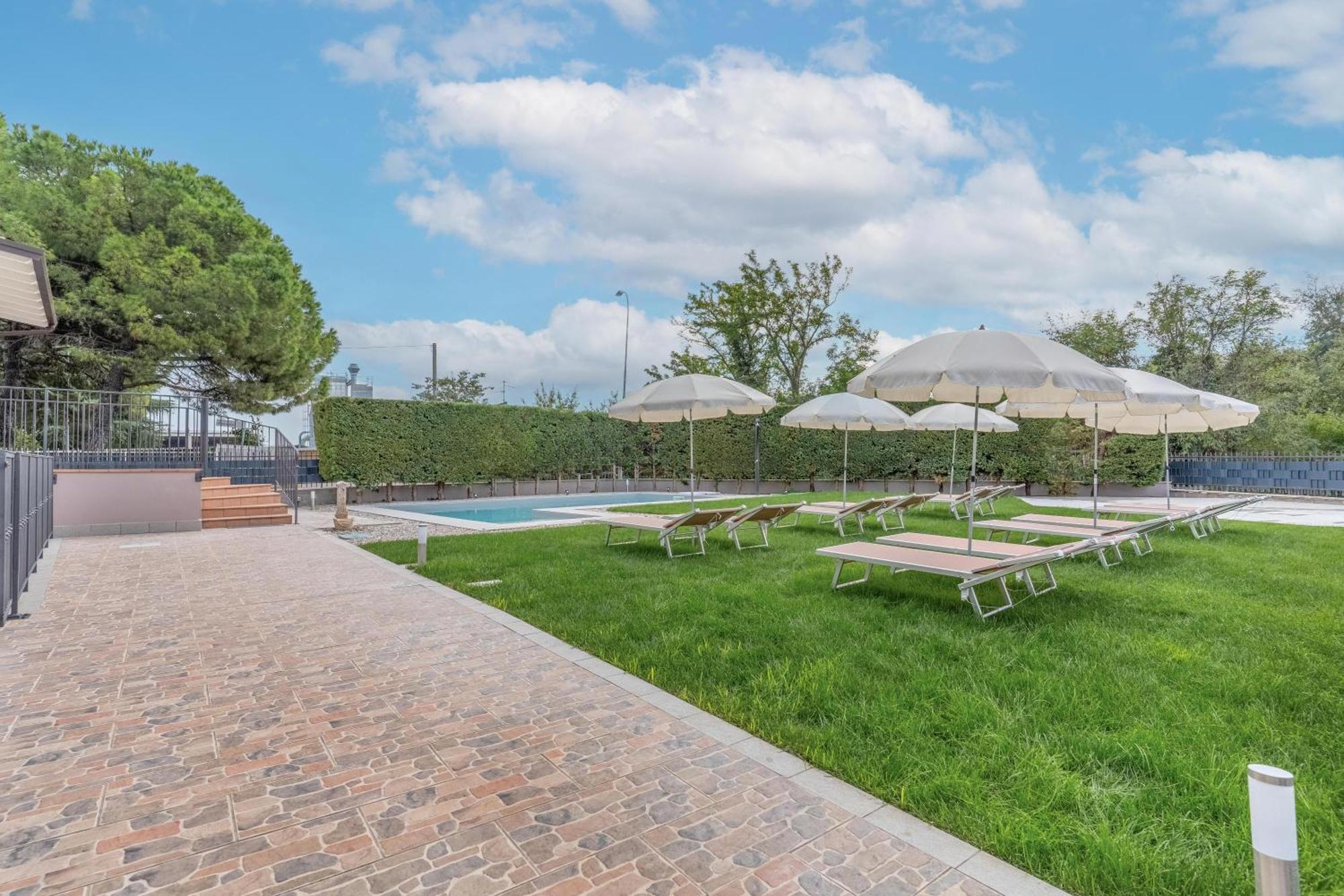 -Free Pool And Parking- Garda House Apartments Castelnuovo del Garda Exterior foto